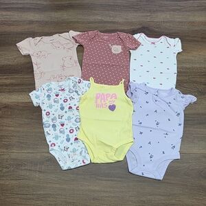 🐦Bundle of Baby Girl Spring and Summer Onesies SIZE: 9 Months🌵